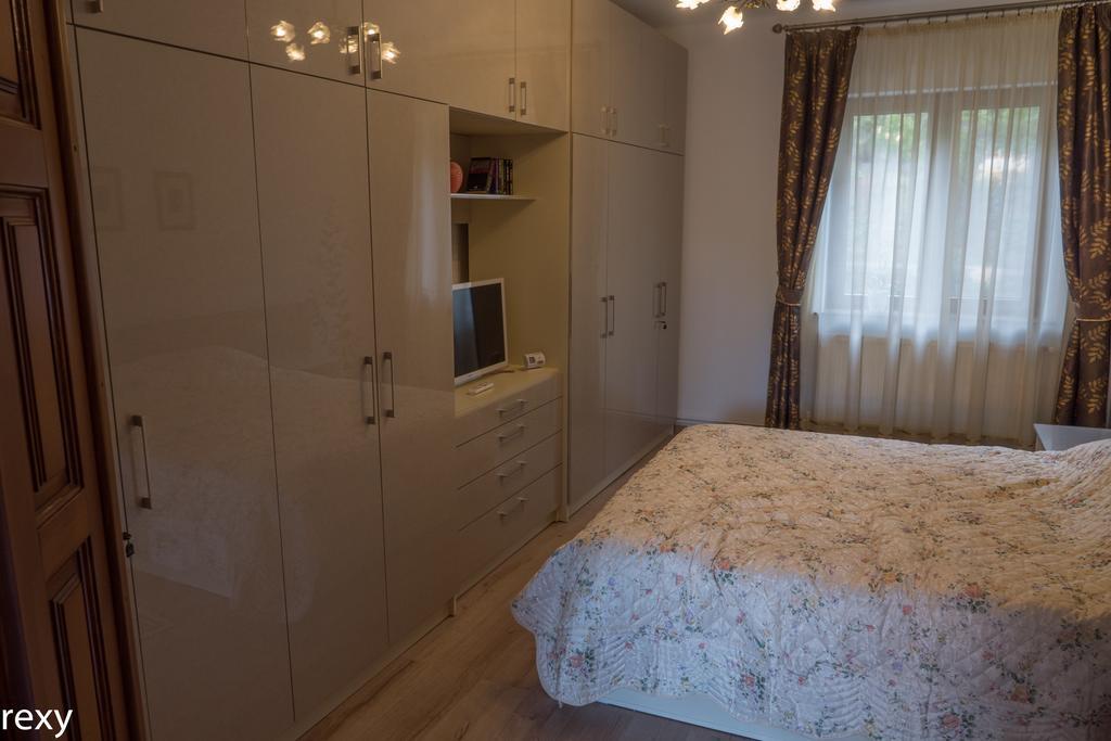 Chic Apartment Brasov Bagian luar foto