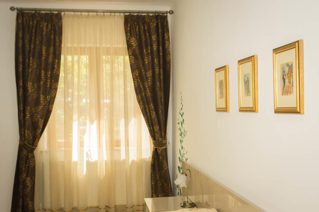 Chic Apartment Brasov Bagian luar foto