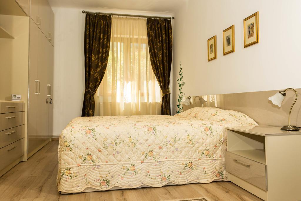 Chic Apartment Brasov Bagian luar foto
