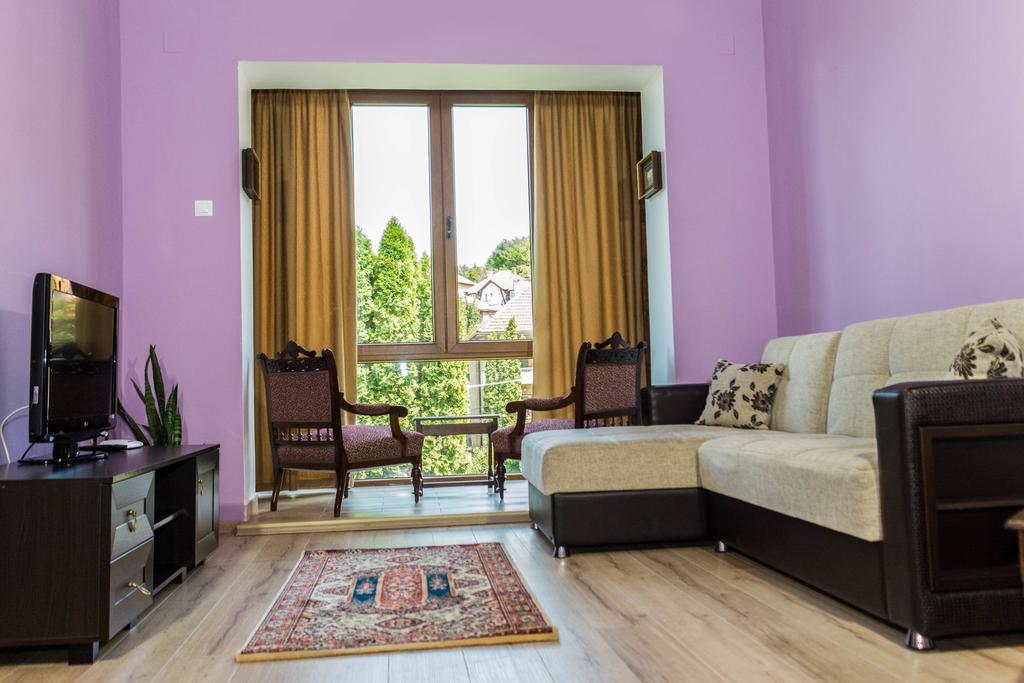 Chic Apartment Brasov Bagian luar foto